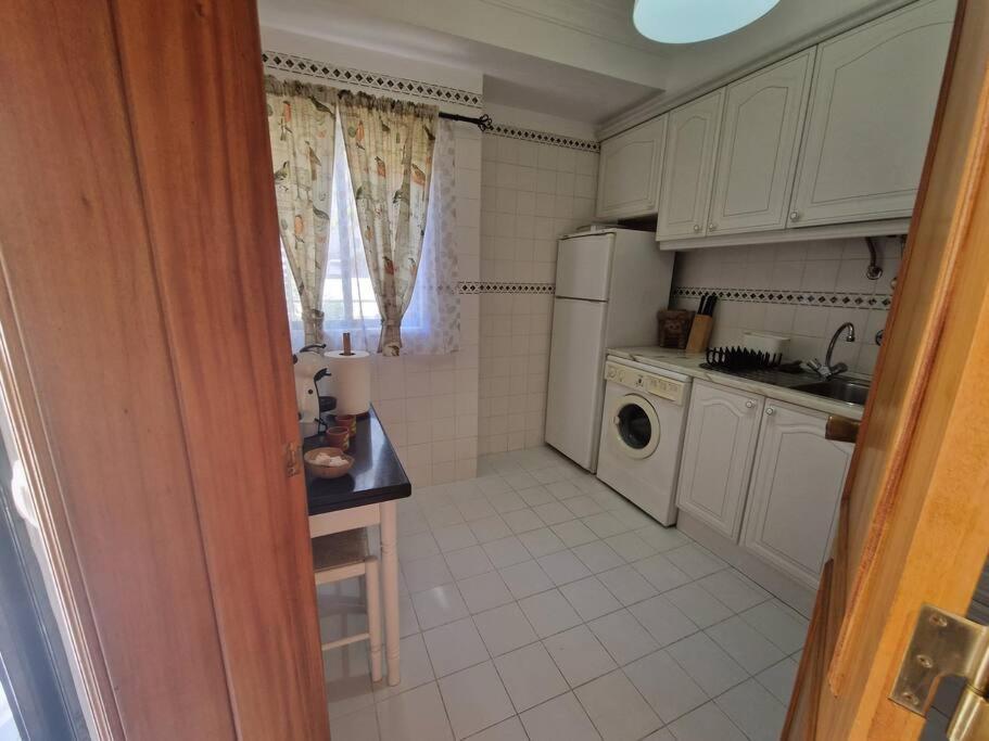 Charming Beachside Apartment- The Perfect Getaway! Αλμπουφέιρα Εξωτερικό φωτογραφία