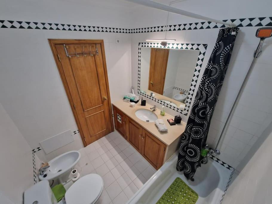 Charming Beachside Apartment- The Perfect Getaway! Αλμπουφέιρα Εξωτερικό φωτογραφία