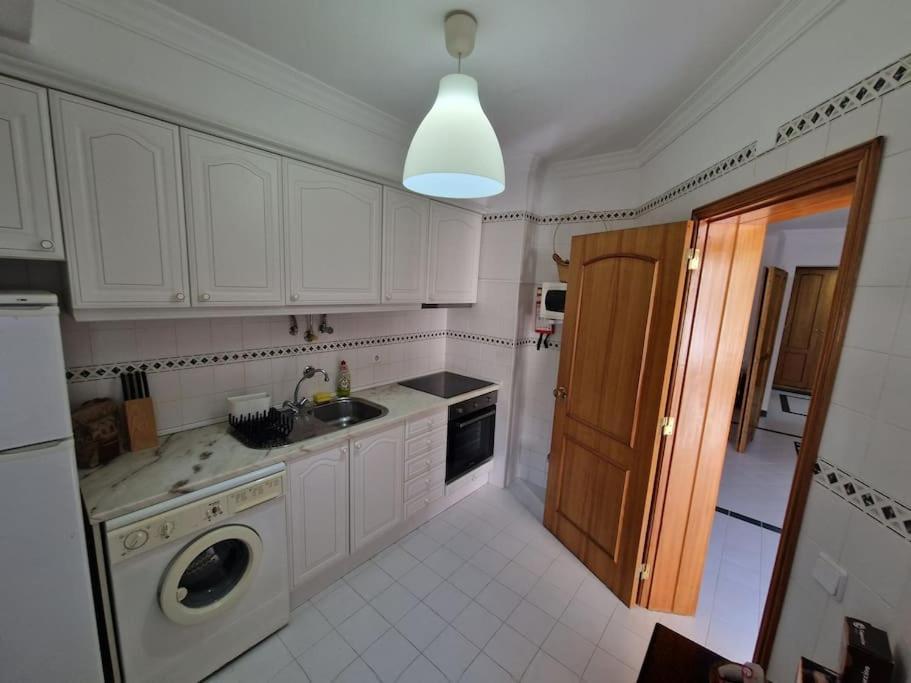 Charming Beachside Apartment- The Perfect Getaway! Αλμπουφέιρα Εξωτερικό φωτογραφία
