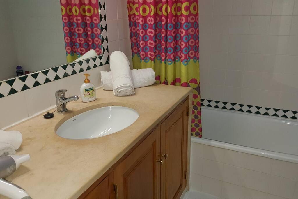 Charming Beachside Apartment- The Perfect Getaway! Αλμπουφέιρα Εξωτερικό φωτογραφία