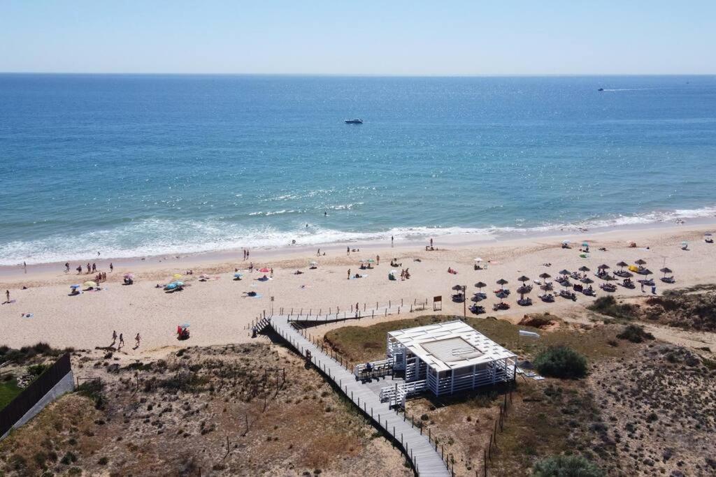 Charming Beachside Apartment- The Perfect Getaway! Αλμπουφέιρα Εξωτερικό φωτογραφία