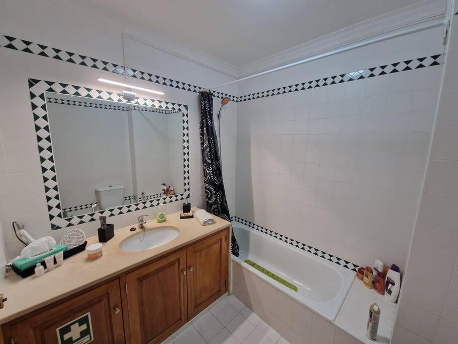 Charming Beachside Apartment- The Perfect Getaway! Αλμπουφέιρα Εξωτερικό φωτογραφία